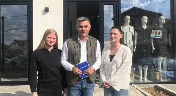 Tahiri viziton një biznes në Vushtrri që udhëhiqet nga dy motra: Në planprogram e kemi në qendër përkrahjen me grante për gratë në biznes