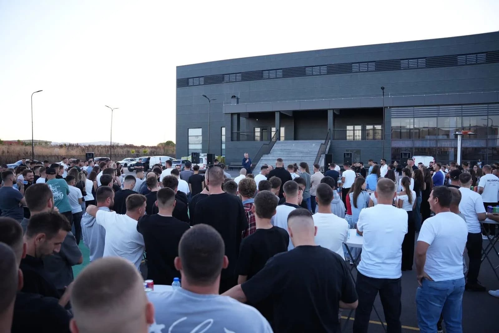 Të rinjtë e Lipjanit i dalin në mbështetje Ahmetit: Zëri i tyre më 12 tetor do të jetë vendimtar