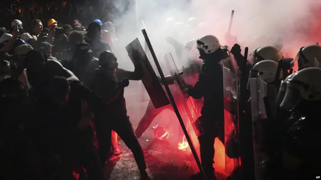 Terror policor kundër qytetarëve të Novi Sadit, Vuçiq fajëson evropianët për protestat