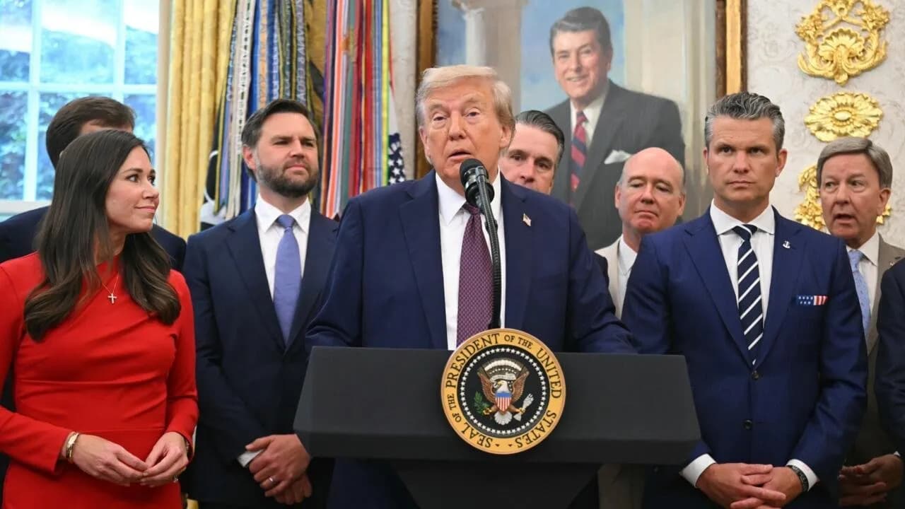 Trump paralajmëron Venezuelën: Nëse rrezikojnë anijet amerikane, avionët e tyre do të rrëzohen