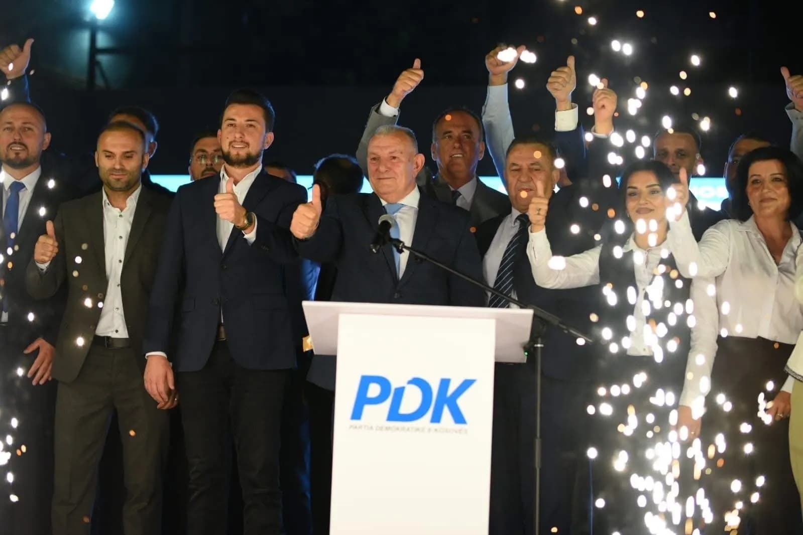 Ushton sheshi “Adem Jashari” nga mbështetësit e Shukri Bujës, qindra qytetarë ia konfirmojnë përkrahjen e palëkundur