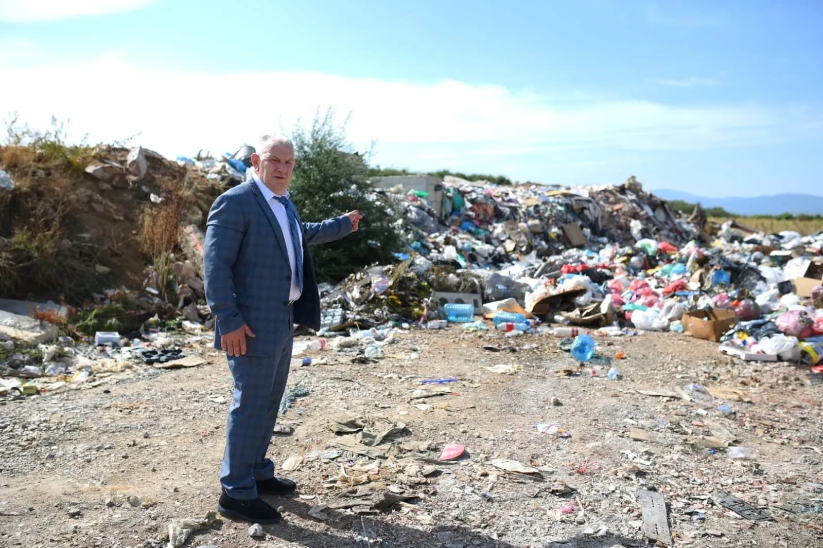 Vendi ku artileria serbe rrafshoi Grackën e Vjetër kthehet në deponi mbeturinash, Buja: Fyerje për historinë, do ta kthej në park krenarie