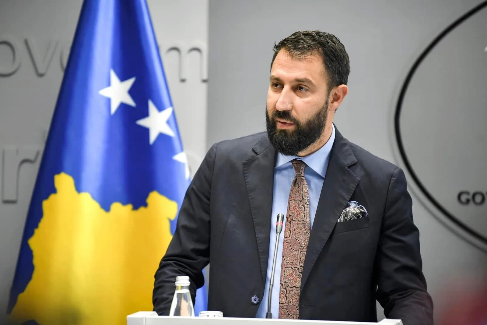 Dënohet ministri Elbert Krasniqi me 3000 mijë euro gjobë