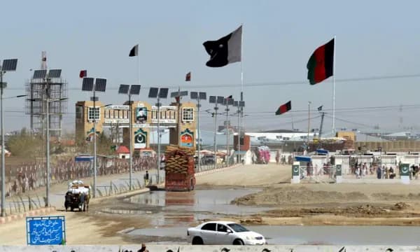 Dhjetëra të vrarë në luftime të ashpra përgjatë kufirit Pakistan-Afganistan