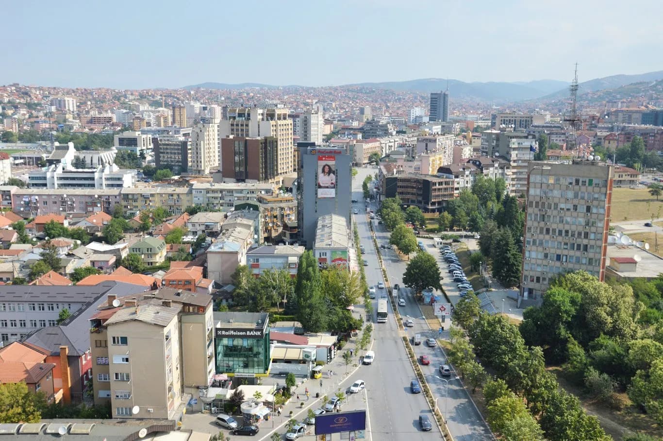 Do të kemi Zonjë apo Zotëri të Parë të Prishtinës? Njihuni me partnerët e pesë kandidatëve për kryetar të kryeqytetit