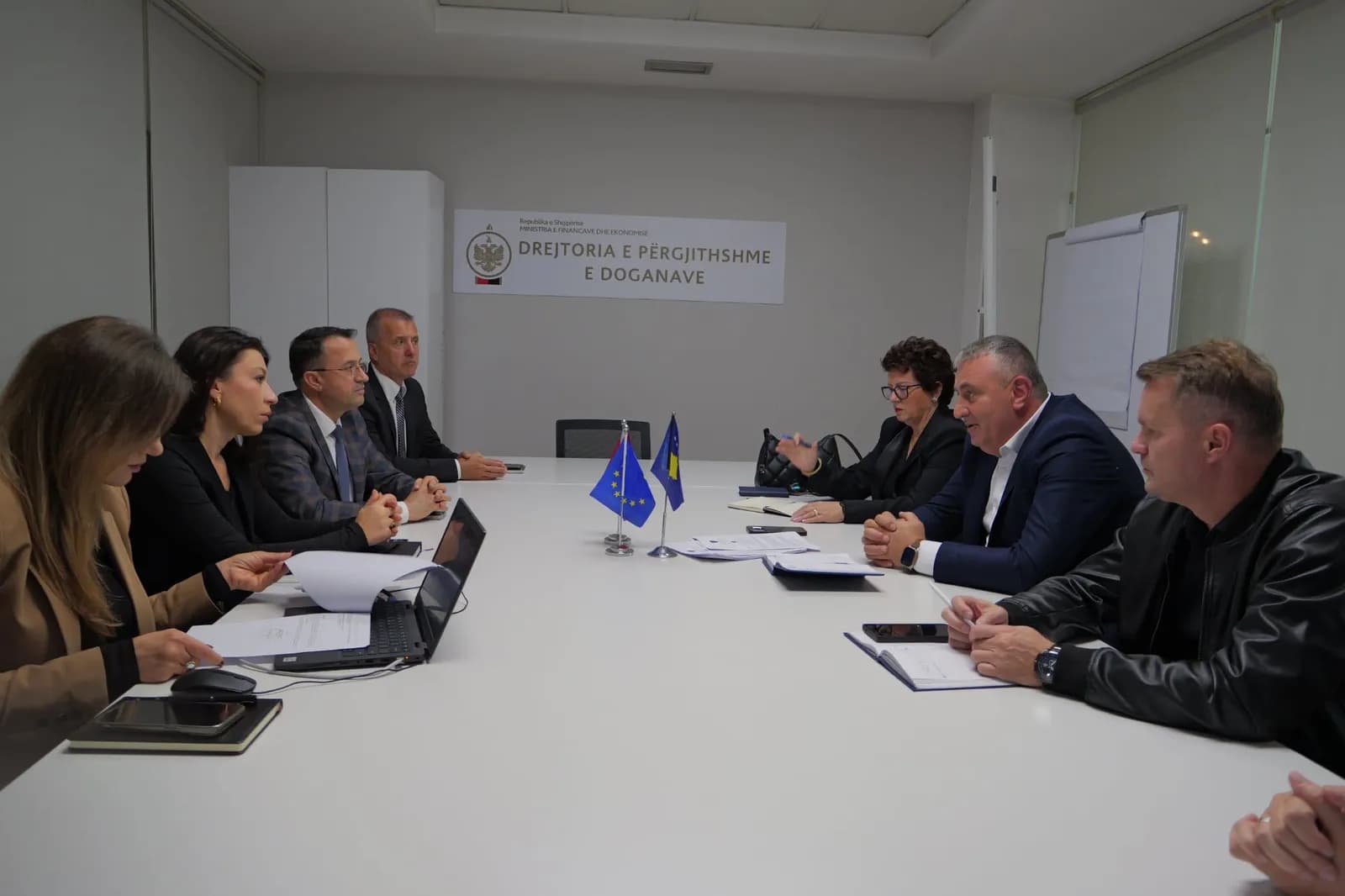 Dogana e Kosovës dhe ajo e Shqipërisë thellojnë bashkëpunimin, takohen përfaqësuesit e institucioneve
