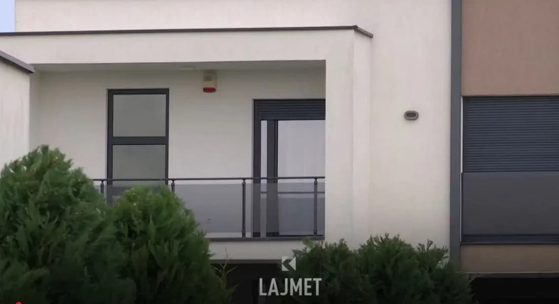 Familjes i vidhen 5 mijë euro e një pistoletë në Topliqan të Lipjanit