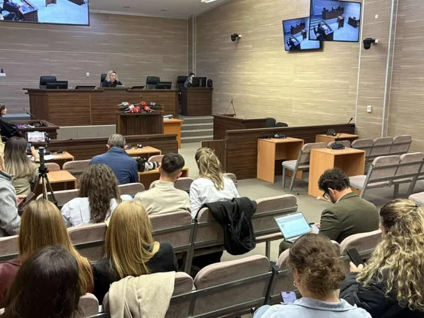 Faruk Mujka e Hysen Muzliukaj nuk paraqiten në sallën e gjyqit për korrupsion, dështon seanca