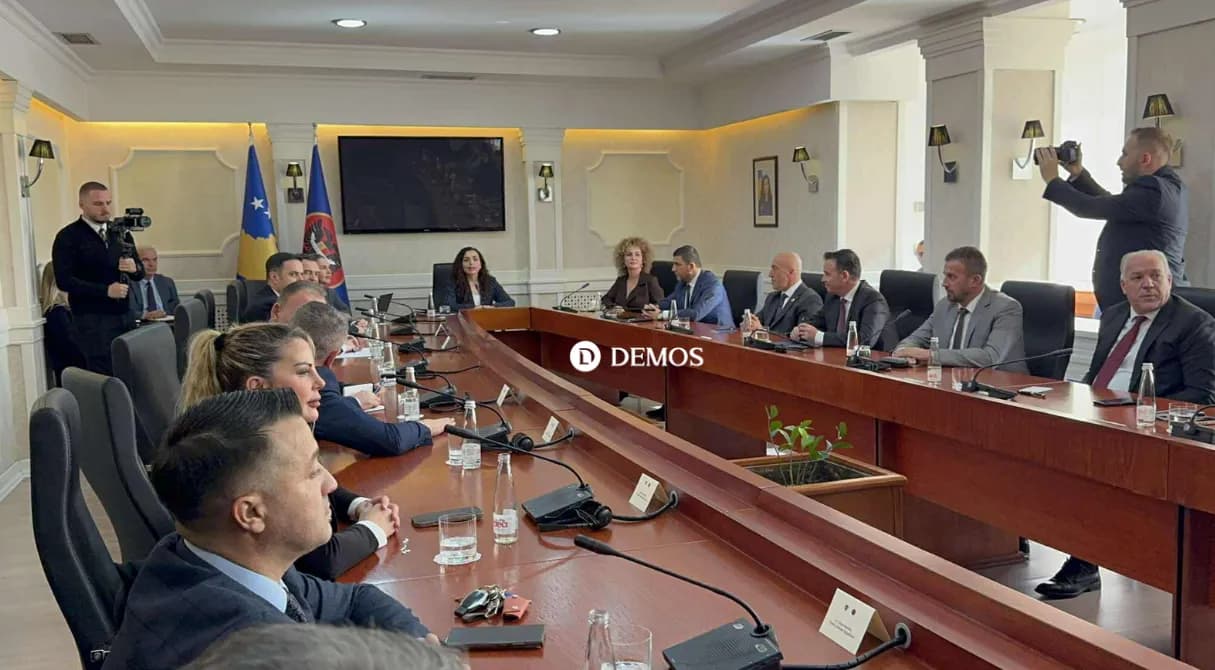 Formimi i Qeverisë: Nis takimi i Osmanit me liderët e partive – PAMJE