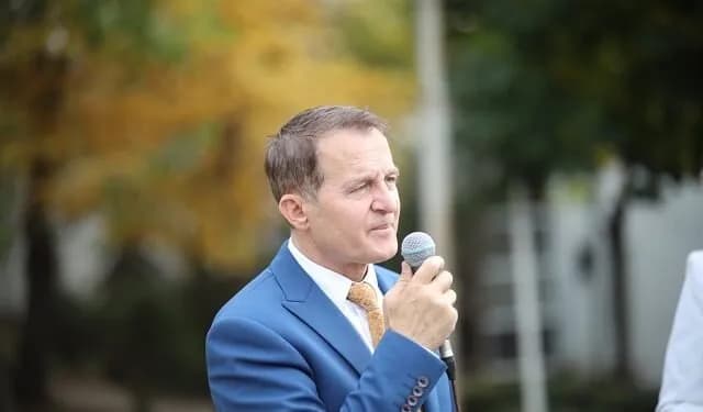 Idrizi i PDK-së i falënderon vushtrriasit dhe e uron Mehollin e LVV-së për balotazhin: Tani do të përballemi me projekte