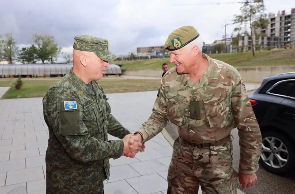 Jashari takon zyrtarin e NATO-s, flasin për avancimin e kapaciteteve të FSK-së