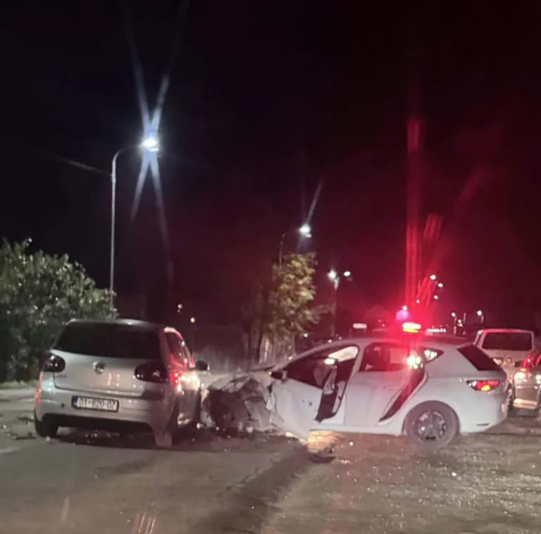 Katër të lënduar nga aksidenti mes tri veturave në Zabel të Ulët të Drenasit