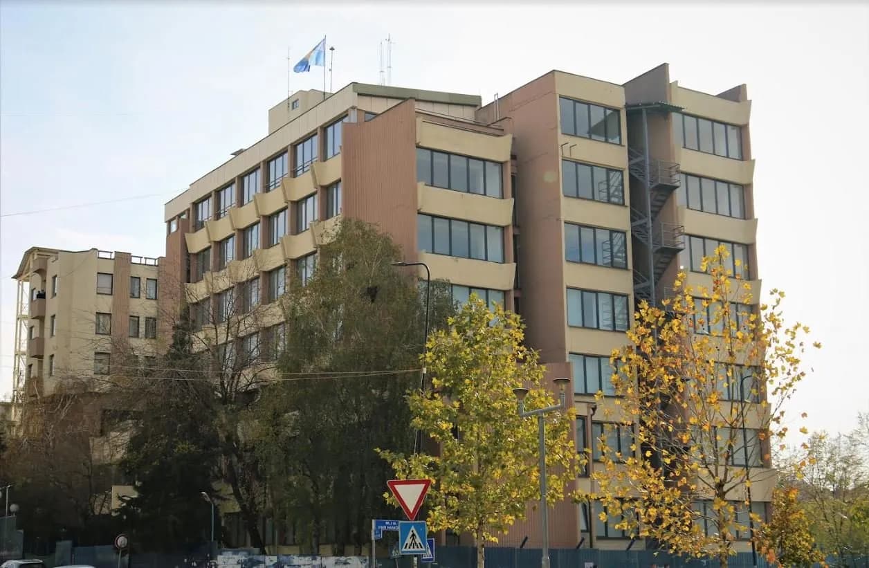 Londra sanksionoi kontrabandues kosovarë me migrantë ilegalë, reagon Prokuroria Speciale