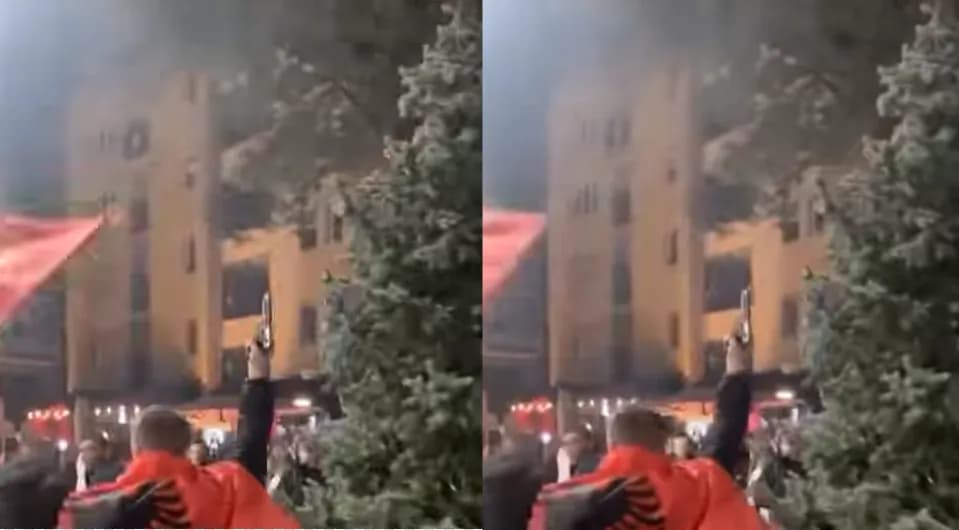 Momenti kur qytetari gjuajti disa herë me armë midis sheshit të Prishtinës për të festuar golin e Shqipërisë ndaj Serbisë
