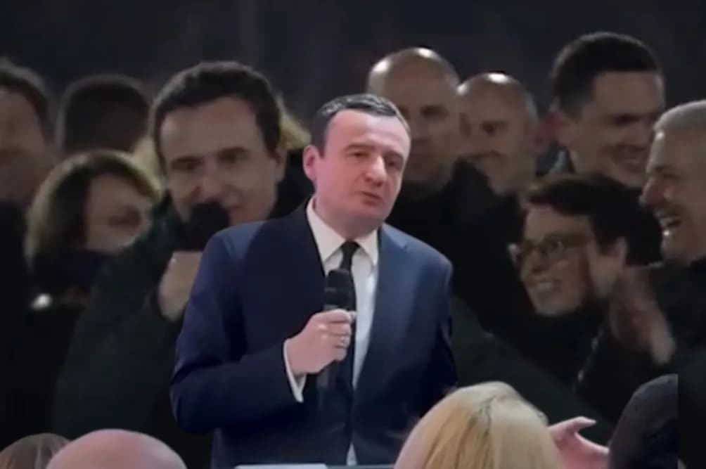 Nga ‘hajvana’ te ‘atmosfera e intoksikuar’: Opozita i kujton Kurtit se ishte ai që “s’la askënd pa fyer e përbuzur”