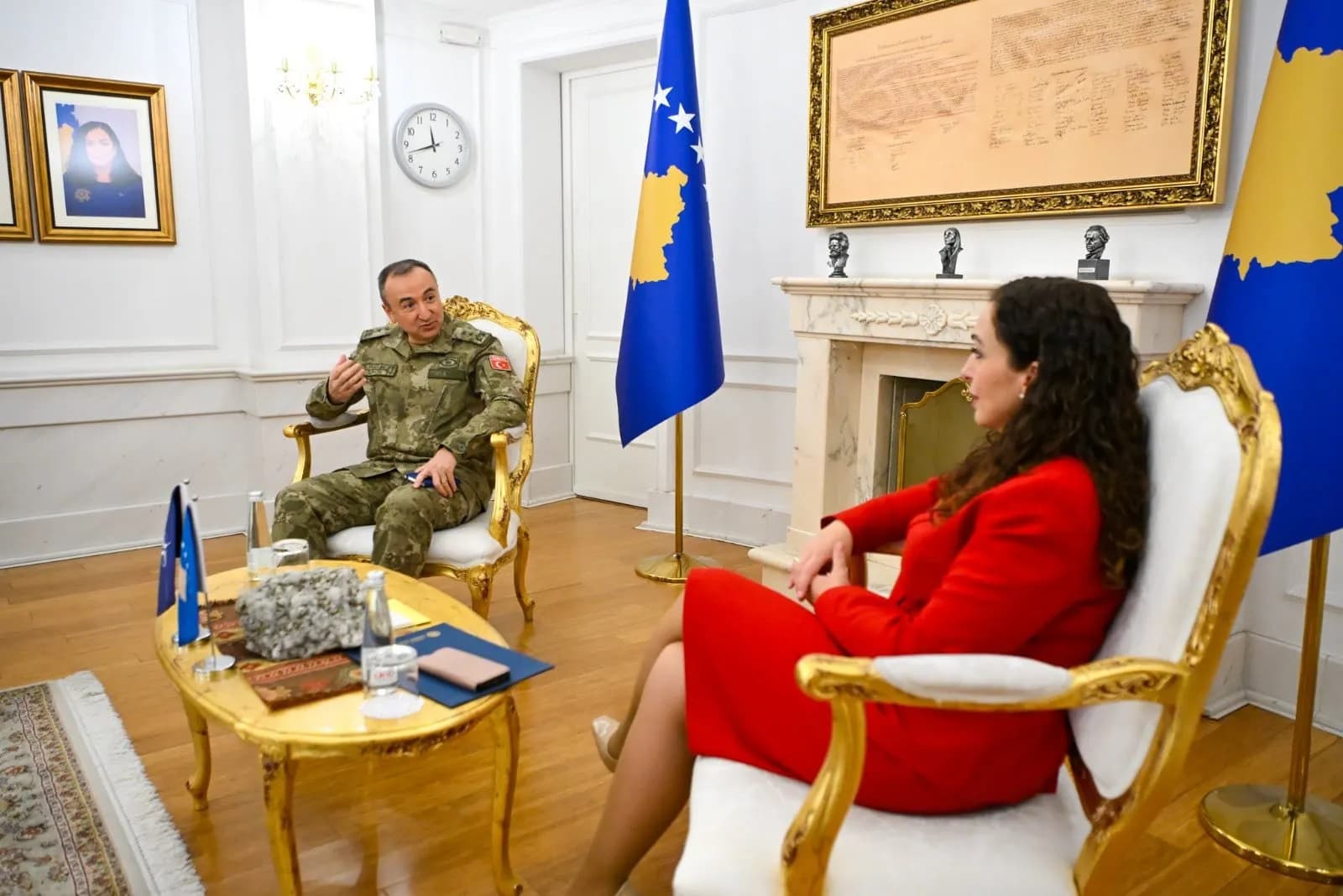 Osmani pret komandantin e ri të KFOR-it, diskutuan për kërcënimet dhe dronët që vijnë nga Serbia