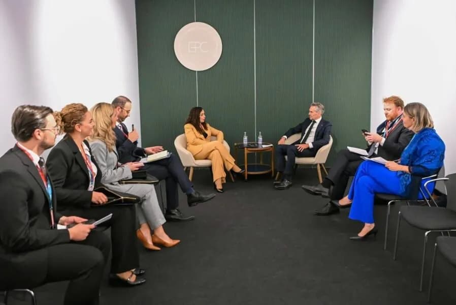 Osmani takohet me kryeministrin e Holandës, i kërkon mbështetje për heqjen e masave të BE-së ndaj Kosovës