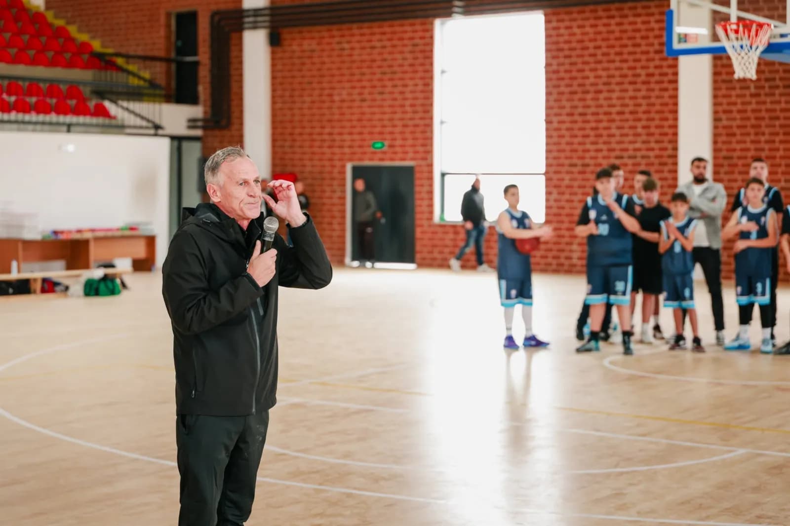 Prezantohet projekti me vlerë 2.2 milionë euro në Fushë Kosovë, Osmani viziton palestrën e re Multifunksionale të Sportit dhe Kulturës