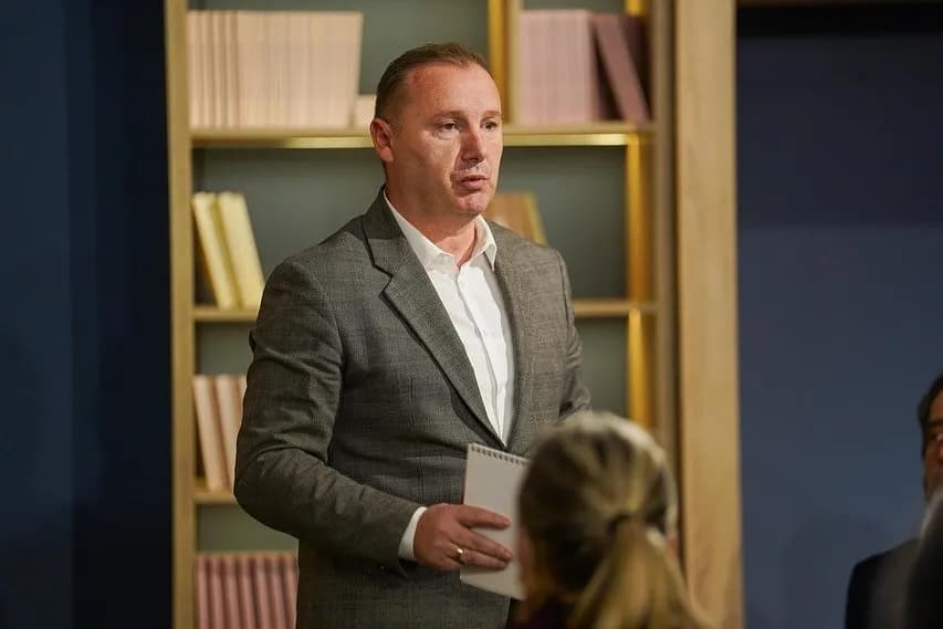 Publikohen pamjet, momenti kur nisi përplasja mes Zemajt dhe mërgimtarit në shesh