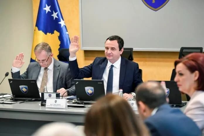 Qeveria Kurti merr vendim: Ndahen nga 100 euro për studentët