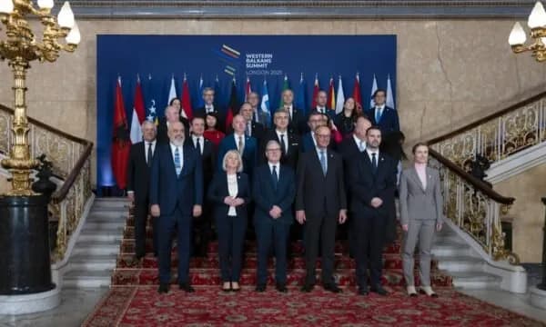 Rama publikon fotografinë familjare të samitit të Procesit të Berlinit, edhe Kancelari Merz aty