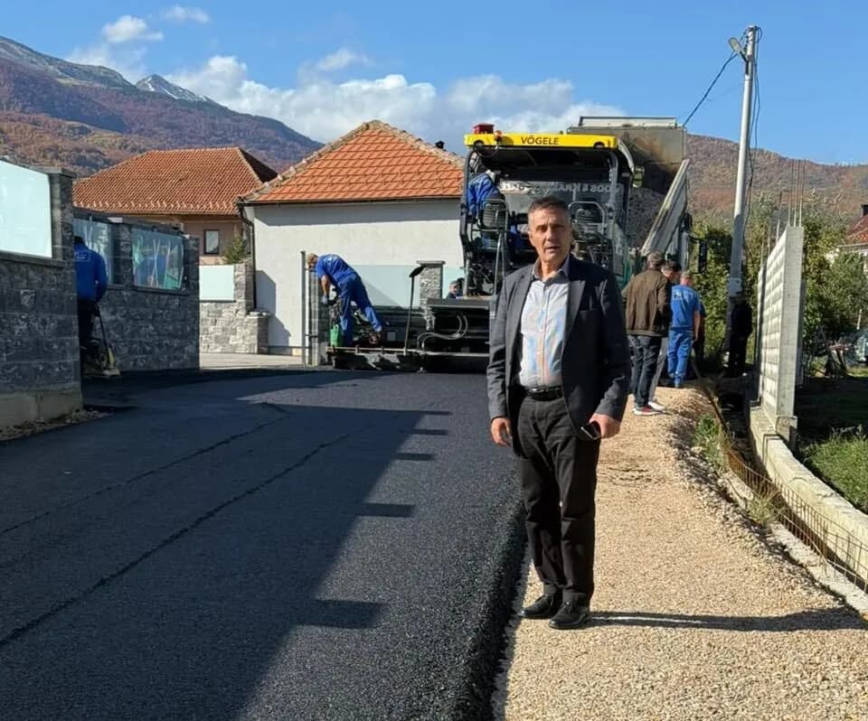 Ruzhdi Shehu vazhdon asfaltimin e rrugëve në lagjet e Junikut: Puna jonë nuk ndalet