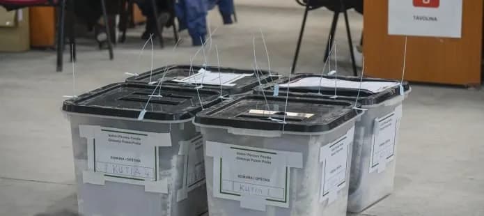 Srpska i ktheu komunat në Veri, zyrtari i BE’së: Mbarëvajtja e zgjedhjeve atje merret në konsideratë për heqjen e masave