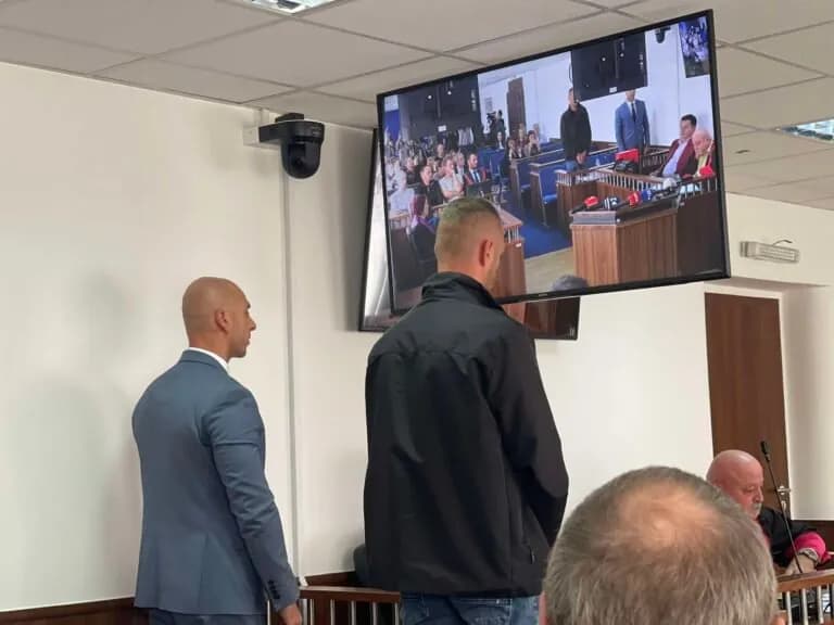 Sulmet ndaj gazetarëve në Leposaviq, Simiq deklarohet i pafajshëm
