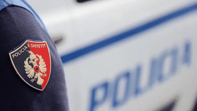 Tragjedi në Korçë: Një grua humb jetën nga zjarri në banesë, dy fëmijët në spital