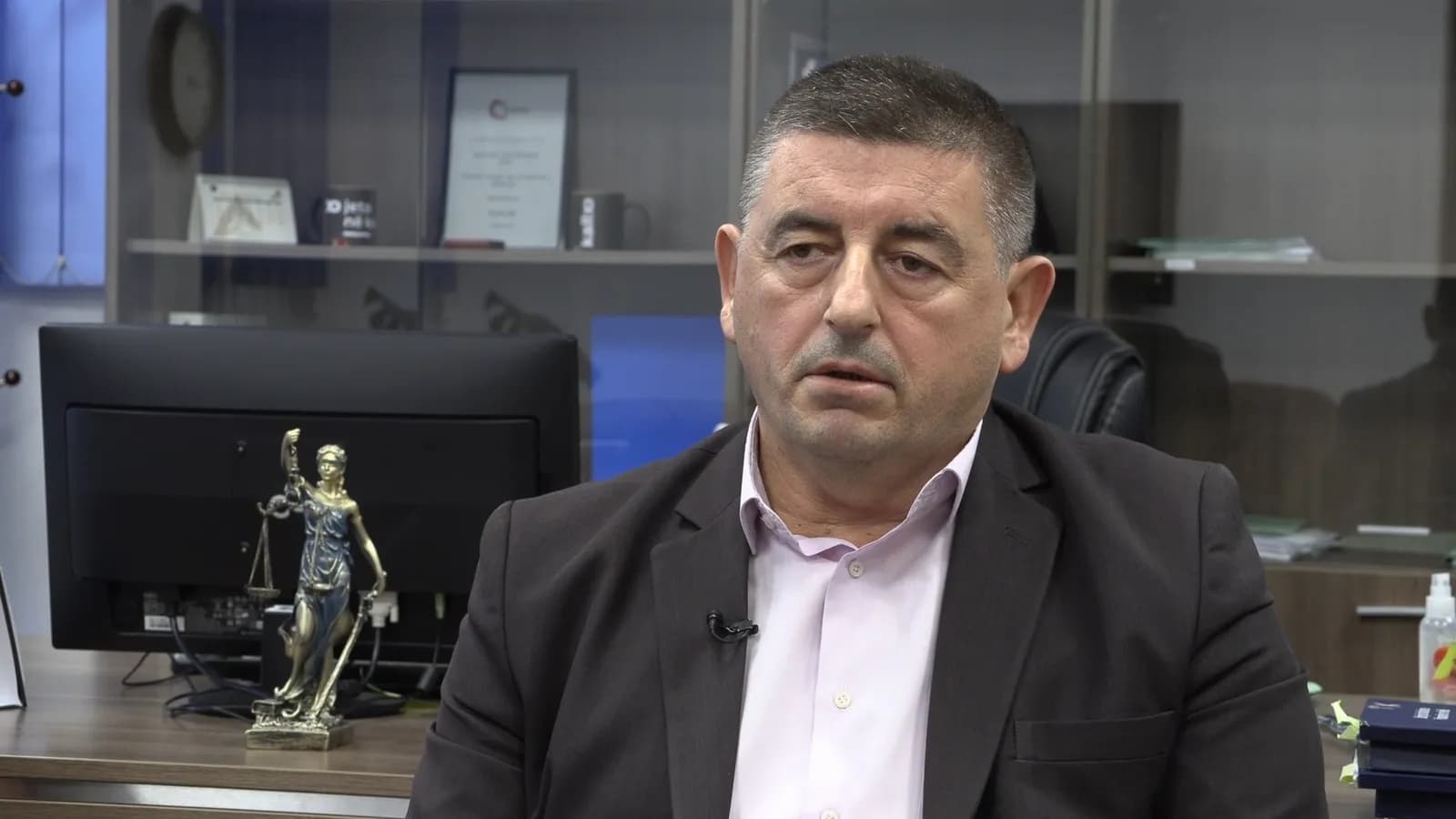 U arrestua nën dyshimin për ryshfet, pezullohet nga detyra prokurori Beqë Shala