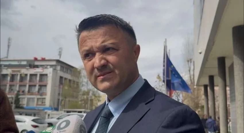 Veton Berisha e thërret Zemajn për t’u sqaruar pasi u aludua se përdori terminologji fyese për komunitetet gjatë incidentit