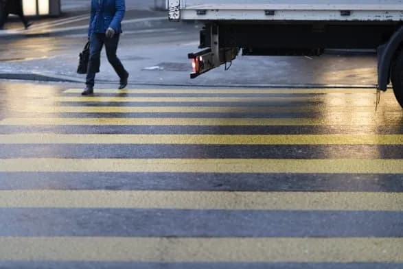 Vetura i godet dy këmbësore në Shirokë të Suharekës, dërgohen për trajtim mjekësor