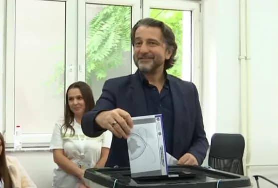 Voton kandidati i LDK-së për kryetar të Prishtinës, Përparim Rama