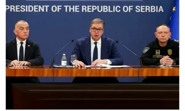 Vuçiq: I arrestuari pranë Kuvendit është pensionist dhe ish-punonjës i Sigurimit Shtetëror