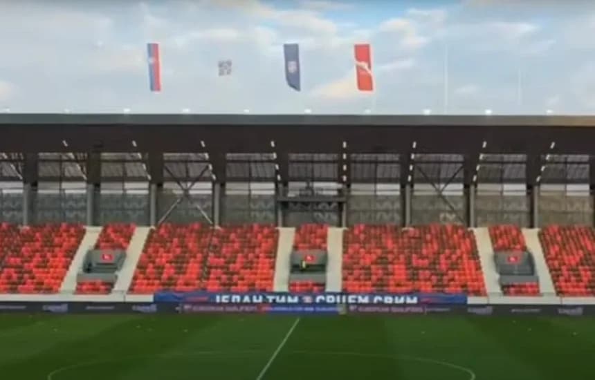 “Zhduket” flamuri shqiptar në stadiumin ‘Duboçica’ në Leskovc