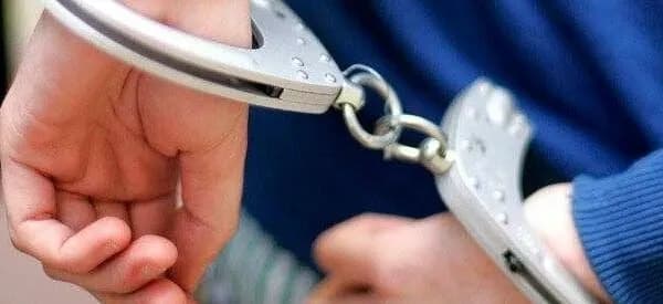 Arrestohet një person, konfiskohet një armë, 30 fishekë e substanca narkotike