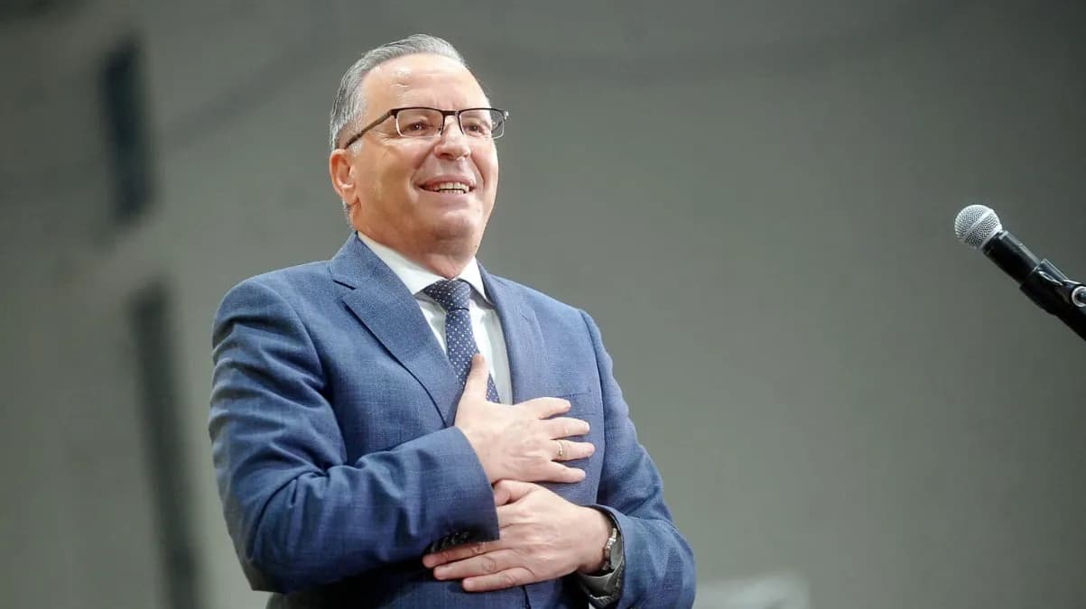 Bedri Hamza uron 28 Nëntorin: E kuqja dhe e zeza janë Shqipëri