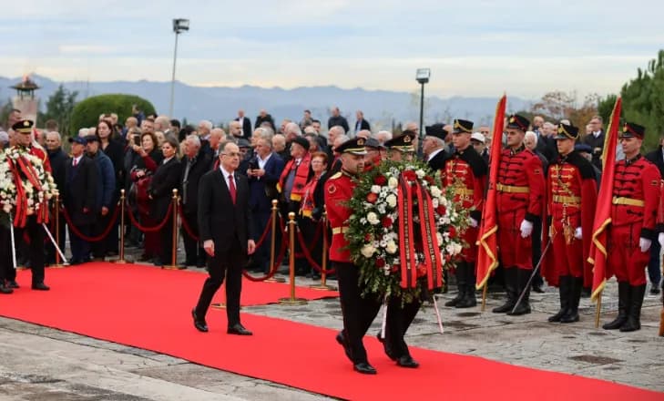 Begaj uron shqiptarët për festën e Çlirimit: Dje, sot dhe përgjithmonë, besnikë ndaj të njëjtave vlera