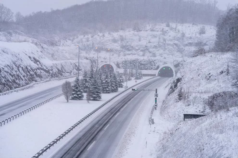Bora mbulon Kroacinë, mbyllet një pjesë e autostradës