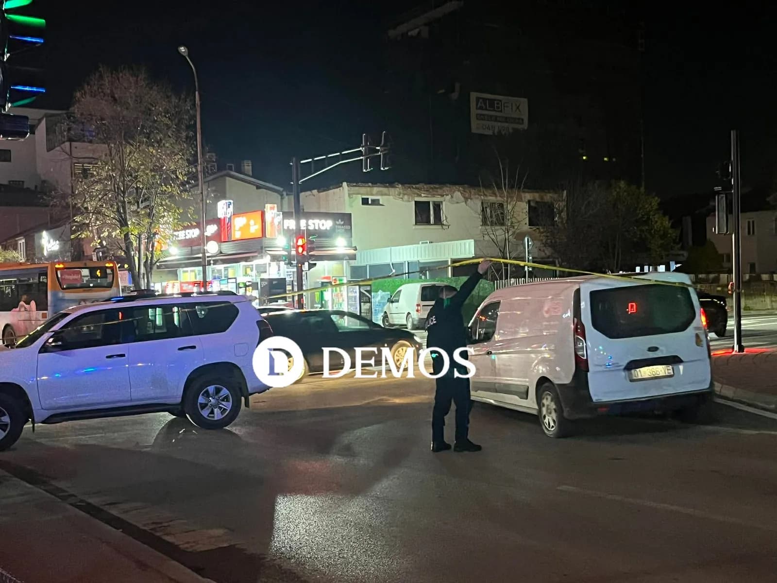 Dyshimet për bombë pranë ”Ramiz Sadikut” në Prishtinë, pamje nga vendi i ngjarjes