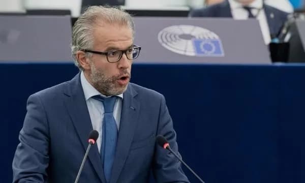 Europarlamentari Reuten: T’i hiqen masat Kosovës, t’i procesohet aplikimi për anëtarësim në BE