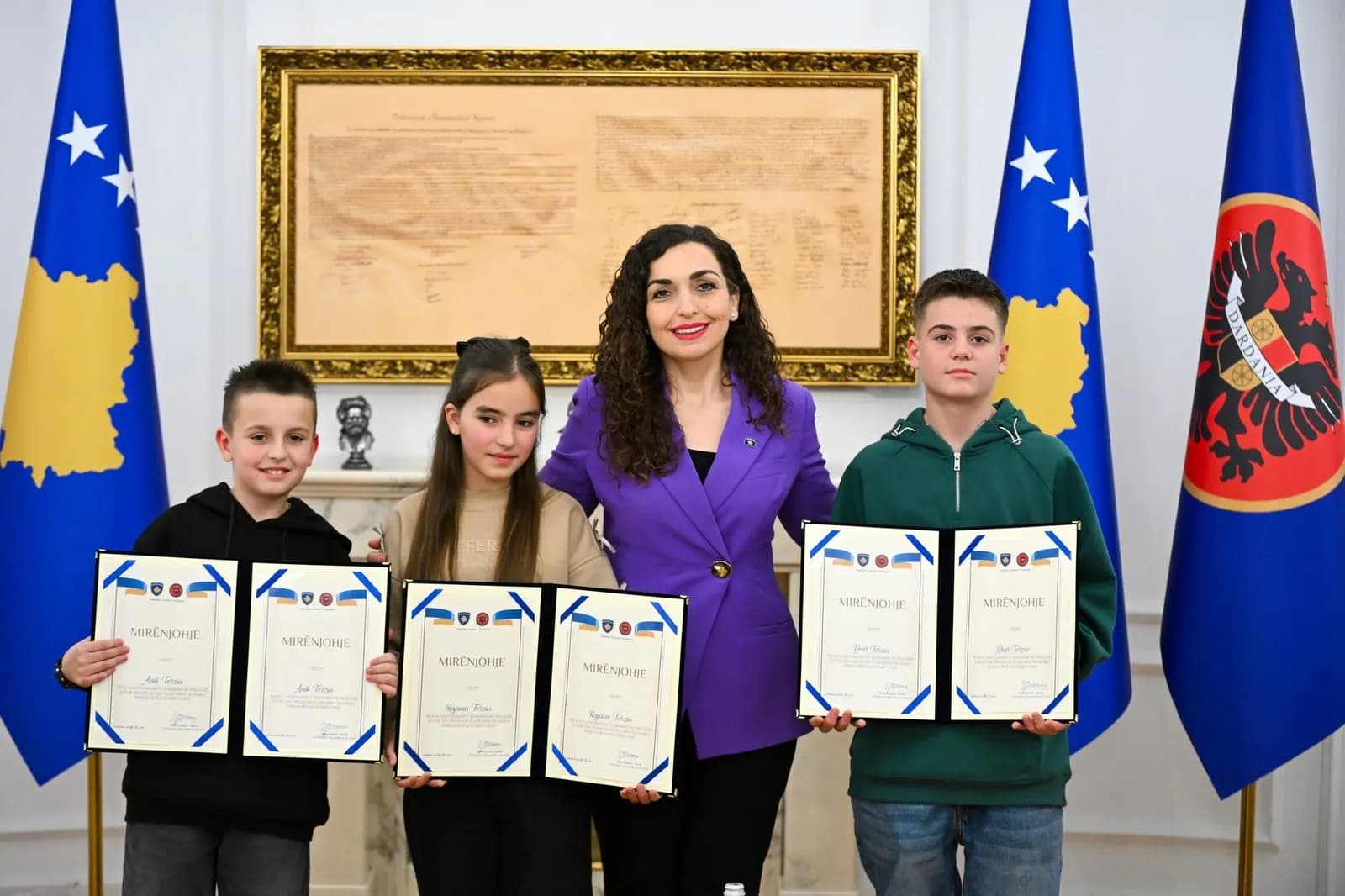 Fëmijet nga Ferizaj tregojnë se si e gjetën kuletën me para: “Sendi i huaj, kurrë s’bëhet i yti”