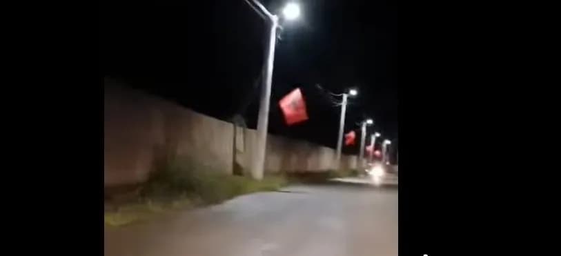 Gerdofci i Podujevës mbushet me flamuj kuq e zi në prag të festës së 28 Nëntorit