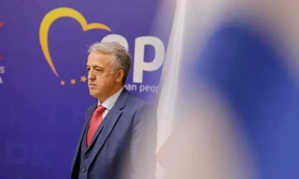 Hamiti ironizon Qeverinë Kurti: Përgjegjësia vlen gjithmonë… përveç kur VV është në pushtet