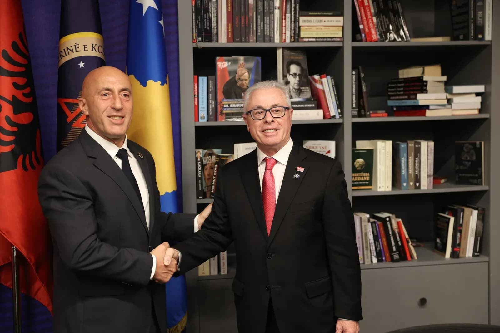 Haradinaj vlerëson lart Harry Bajraktarin dhe Rrustem Gecajn: Vazhdojnë të jenë zëri ynë i fuqishëm në ShBA