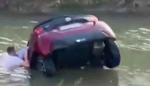 Heroi shqiptar: Hidhet në kanal dhe shpëton një person në Itali