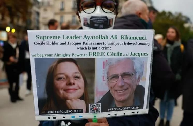 Irani liron çiftin francez që kaloi tre vjet në burg
