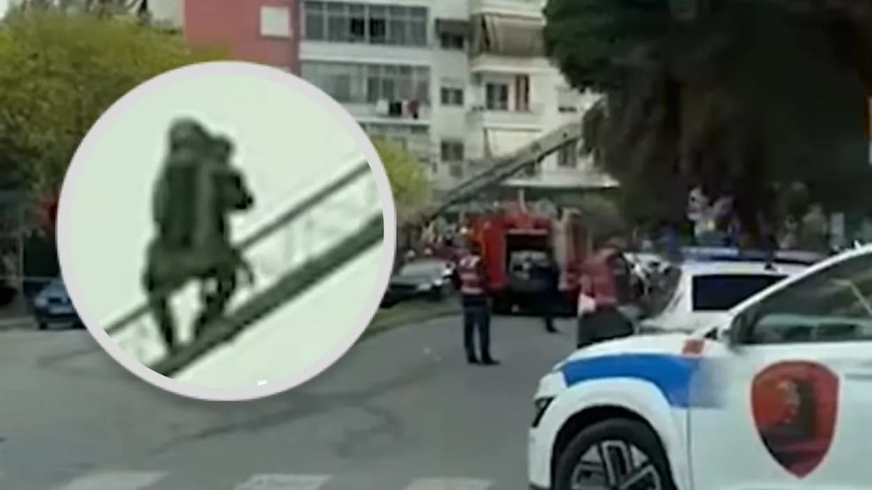 Kaplohet nga flakët një ndërtesë në Astir, zjarrfikësi e shpëton një fëmijë – e merr me shkallë në krahë