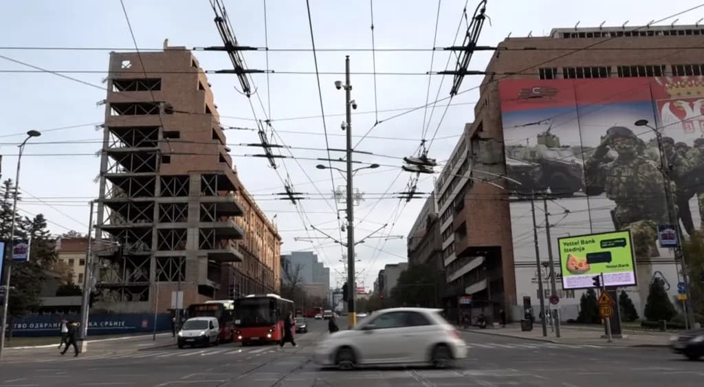 Kuvendi i Serbisë miraton ndërtimin e hotelit të Kushnerit në ish-ndërtesën e Shtabit të Përgjithshëm
