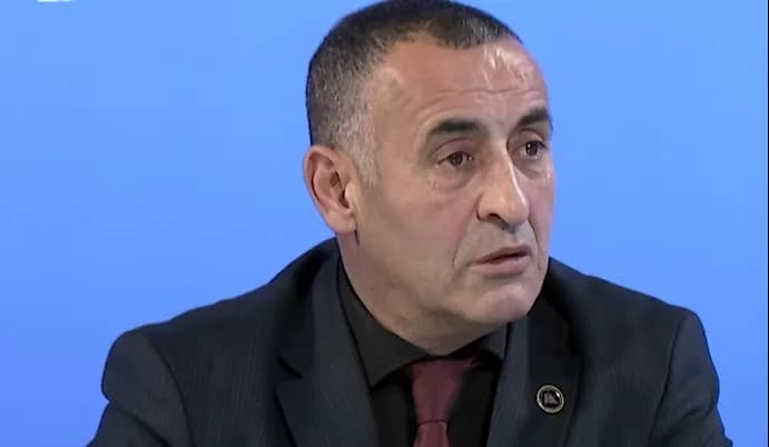 Lahi Brahimaj: Xhelal Sveçla ka qëndruar vetëm një ditë ushtar dhe ka gjuajtur uniformën